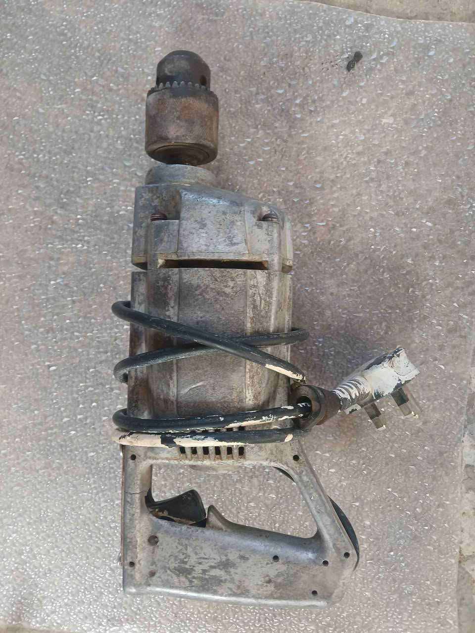 دريلات ريشان قديم طوبه ١٣ ملم سعر التك ٣٠  بغداد حي البتول واذا مراوس  بغير شي  عادي  ***********
