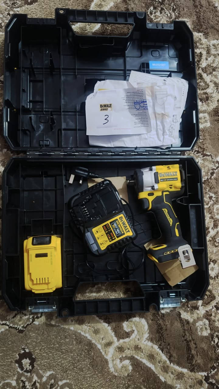 دريل لقمة للبيع.. من شركة ديوالت العالمية شرط اصلي مع الضمان 3 سنوات صارلة شهر من فتحتة ما استخدمتة شي قليل 
الصور كدامك واحكم  مكاني بروانة 
حاب تتواصل هذا رقمي 👇
***********
