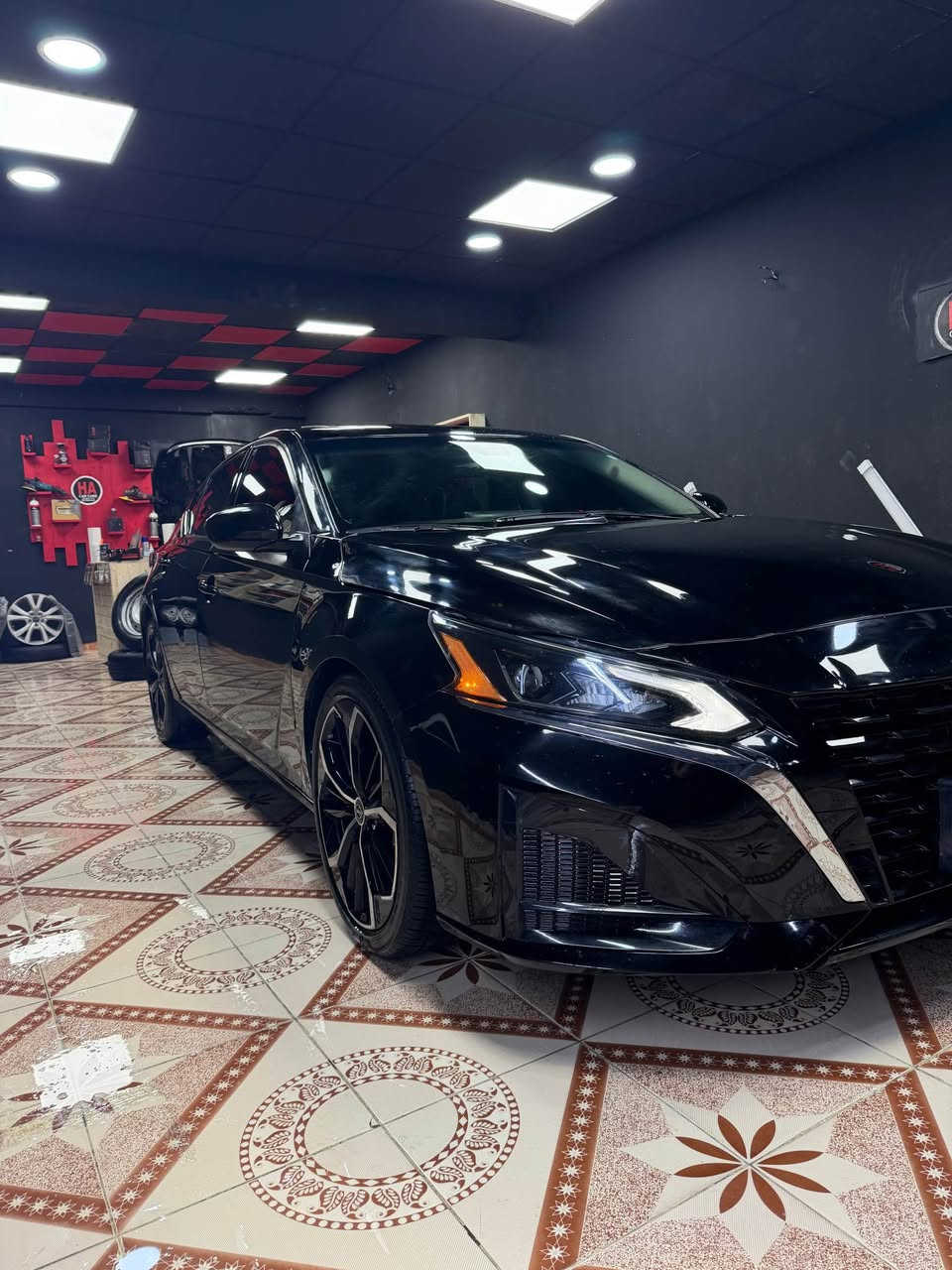 #بۆ_فرۆشتن

جۆر: نێسان ئەلتیما SR Plus
Nissan Altima SR Plus

مۆدێل: 2023
ڕەنگ: ڕەش ⚫️
مەتر: 17 هەزار
مكينه ى: 2500
شوێنی ئۆتۆمبێل: سلێمانی

تۆمارکردن:
ژمارەی نوێی سلێمانی
بە مەرجی گواستنەوەی دوای یەک ڕۆژ

ئۆتۆمبێلەکە کتێبی تظلیل هەیە
تەنها یەک ساڵ ماوە بۆ بەسەرچوونی

⸻

تایبەتمەندییەکان: فول مواصفات
 • خاڵی کوێر (Blind Spot)
 • ئاگاداری دەرچوون لە هێڵ
 • هەستەوەرەکانی دواوە
 • فەتحةی سەقف (بانۆراما)
 • شاشەی گەورە + سیستەمی نیشاندان (GPS)
 • پشتیوانی Apple CarPlay & Android Auto
 • کۆنترۆڵی ستێرینگ لە هەردوو لایەن
 • شارژی بێ‌وێنە
 • هەموو تایبەتمەندییە ناسراوەکانی تر هەیە

⸻

دۆخی ئۆتۆمبێل:
 • ڕووداوی پێشووتر: دوو پارچە بۆیاخ (بنێد و جامڵگ)
 • کەمێک لە تێکەمە
 • دەرگا گۆڕدراوە (بلادی)
 • هەموو ئەیرباگەکان سەلامەتن
 • بهس برده كه ى ته قيوه

ژمارەی شاسی:
1N4BL4CV6PN416765

***********📞 بۆ پرسیار لەسەر نرخ، پەیوەندی بکەن بە ژمارەکە: السليمانية, العراق
