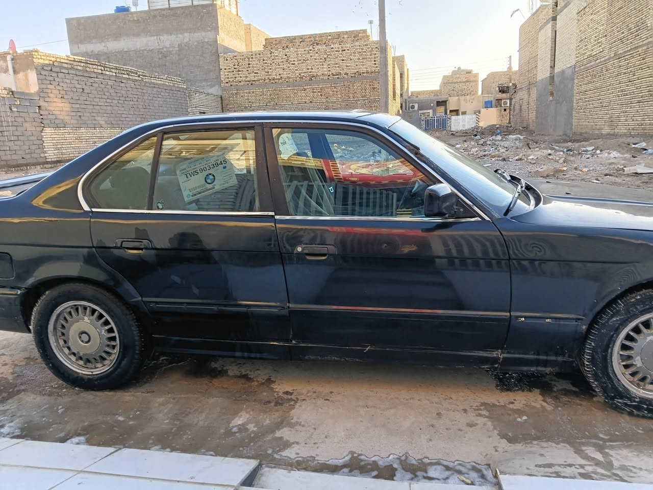 السلام عليكم
بي ام ٥٢٥ موديل ١٩٩٢ السعر ٢٨ وبيها مجال 
***********
