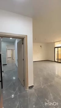 شقة للايجار   الموقع/المنصور ستي   المساحه/169م  المواصفات  طابق عالي ...