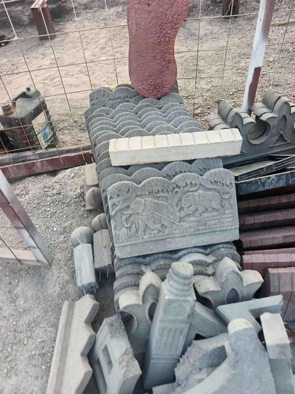 السلام عليكم معمل لاينات حديقه للبيع قوالب ربل الصلي  خباطه+هزاز والي يريد يشتغل بيه خير من الله   السعر مليونين المكان الانبار حصيبه الشرقية ***********
