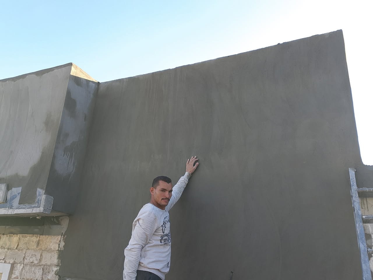 اسلام عليكم ورحمه الله 
 لباخ مصري متفرغ خشن ناعم طلس شغل هندسي درجه اولي جوده في العمل مكان بغداد*********** الرقم بي وتس
