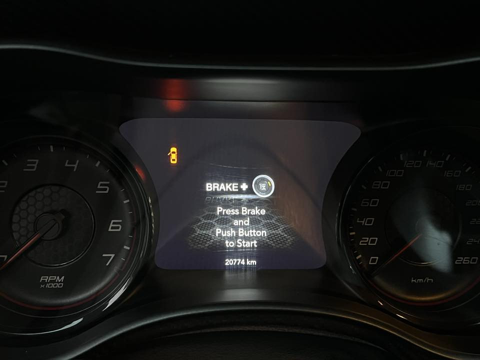 السلام عليكم
تشارجر بنفسجي  2023 خليجي 3.6 GT PLUS //٣,٦ جي تي بلاس 

المواصفات :
وكاله هارلم 
فتحة سقف
رادار امامي جانبي 
ويل 20
مثبت سرعة تفاعلي 
شاشه كبيره 
تحديد مسار 
تشغيل عن بعد
بصمتين 
مري قلاب 
اضائة LED داخلية 
كراسي كهرباء خزن ميموري 
كشن تدفئة تبريد مخمل وجلد حضن 
عداد السرعة ٢٠  الف و ٧٠٠ كيلو قابل للزياده 
منظومة صوتيه Alpine

هذا السونار المرفق مع الصور قديم من اشتريتها قبل سنة والي يريد يشتريها   نوديها سونار جديد . 

بأسمي تحويل ثاني يوم

السعر 30,700$  

رقم بغداد 
مكاني الشعب / حي التجار 
للاستفسار الاتصال على الرقم: *********** // احمد
