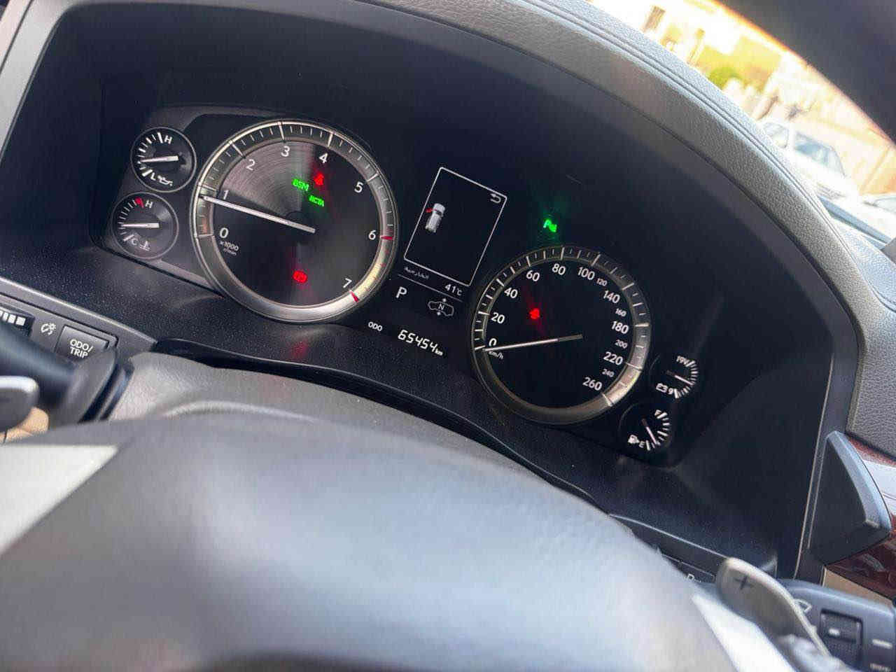 - السَلام ؏ـليڪُم للبيع لكزز موديل 2021 رقم بغداد انكليزي باسمي فول مواصفات للاخر السياره كفاله عامه ماشية 65 الف مكانها في النجف السعر 9 دفاتر بمعنى 90.000$ وقابل للتفاوض رقم صاحب السياره 
+964 780 002 8999 النجف
