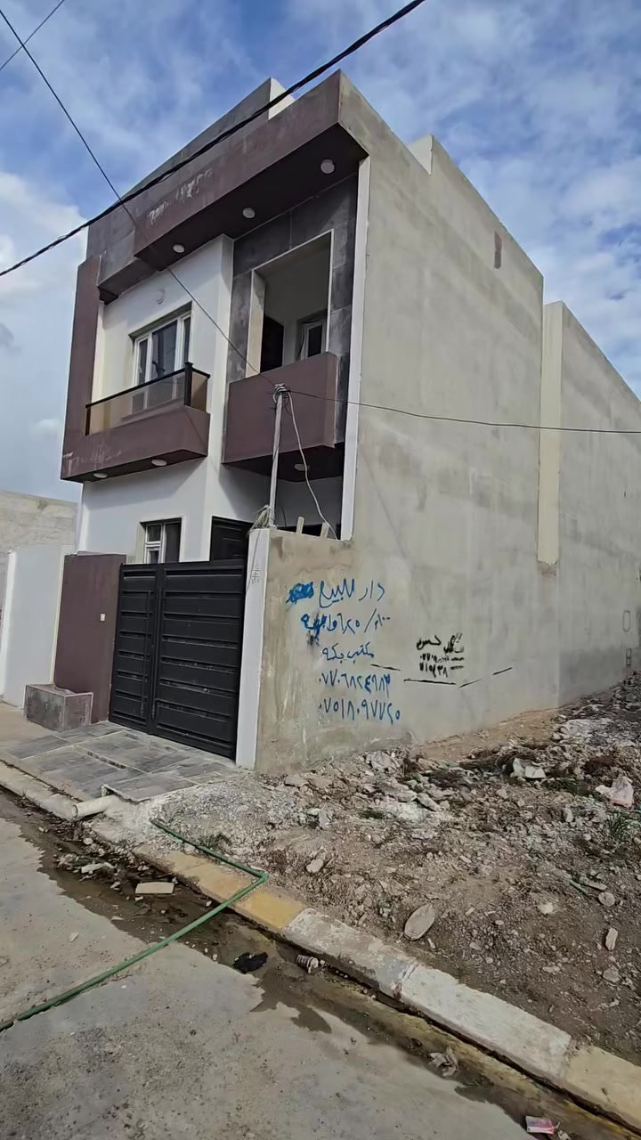 🏠 للبيع دار سكنية زيروو – بناء 2025
📌الكندي الثانيه جمعية النور  قرب جامع شاهين الرجبو 
📍 المساحة: 100 متر
📐 الواجهة: 6 متر وربع
🏗 البناء: طابقيين بدون بيتونة (فول، ما ناقصها شي)
🧱 بناء هندسي (مو تجاري) مع توفر صور وفيديوهات لجميع مراحل البناء
🔑 جاهزة للسكن – تسليم مفتاح
🔹 الطابق الأول:
🚗 كراج صغير
🍽 مطبخ
🛋 استقبال
🏠 هول داخلي
🛏 غرفة نوم
🚿 حمام
🚻 تواليت خارجي
🔹 الطابق الثاني:
🛏 3 غرف نوم
🏠 هول داخلي
🚿 حمامات
💰 السعر 75 مليون اقل من السعر التكلفه بيع مستعجل 
بيت مرتب ومضمون من ناحية الشغل، وكل مراحل البناء موثقة 📸🎥
للاستفسار
مكتب بكه للعقارات
هاتف *********** واتساب
هاتف *********** واتساب
