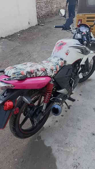 دراجه موتر اي شركة دايوان موديل 2023 الدراجه تصلح دليفري عاديي الدراجه كلش قويه ومكفوله تخبل +, صالنصه رياضي البلاديه موجوده ما امدح بيها هواي الدراجه تخبل وقويه سعر 1650 رقمي *********** عنواني بغداد مدينه
