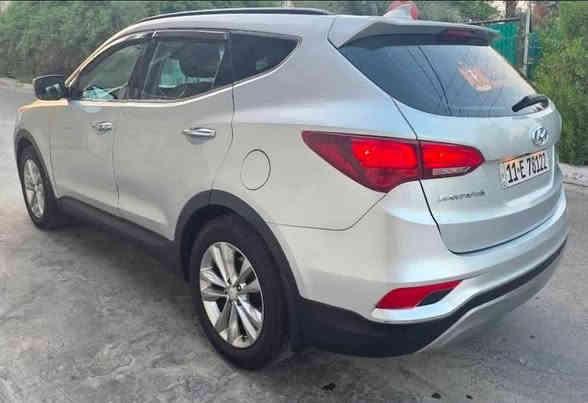 السلام عليكم
سنتافيا 2018 سبورت  باسمي حادثه جاملغ امامي ومصلح نفسه لا لغود ولا شواصي كفاله ماشيه ٧٣ ميل مواصفات
رادار امامي خلفي جانبي 
تدفئه تبريد بل كشنات
تبريد قطعتين
كشنات كهربائيه
هواي مواصفات بيه بعد فول ما مواصفات ماعده الفتحه السياره اربكات سليمات 
السعر ١٥٦ وبيه مجال
مكان بغداد 
رقم الهاتف 
***********
