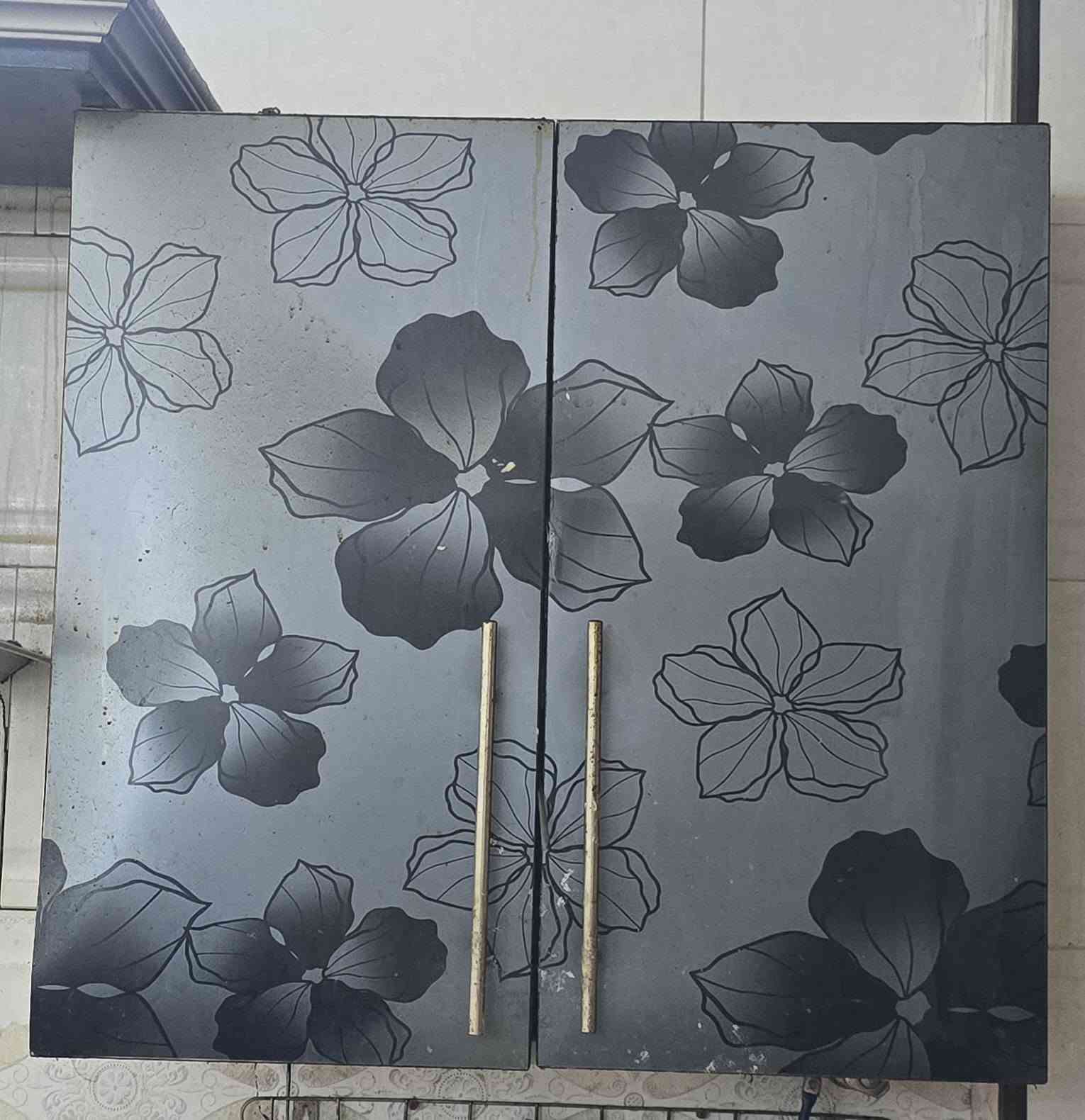 كاونتر مستعمل للبيع خشب باب اول العنوان الكراده  للاستفسار التواصل مع هذا الرقم ***********
