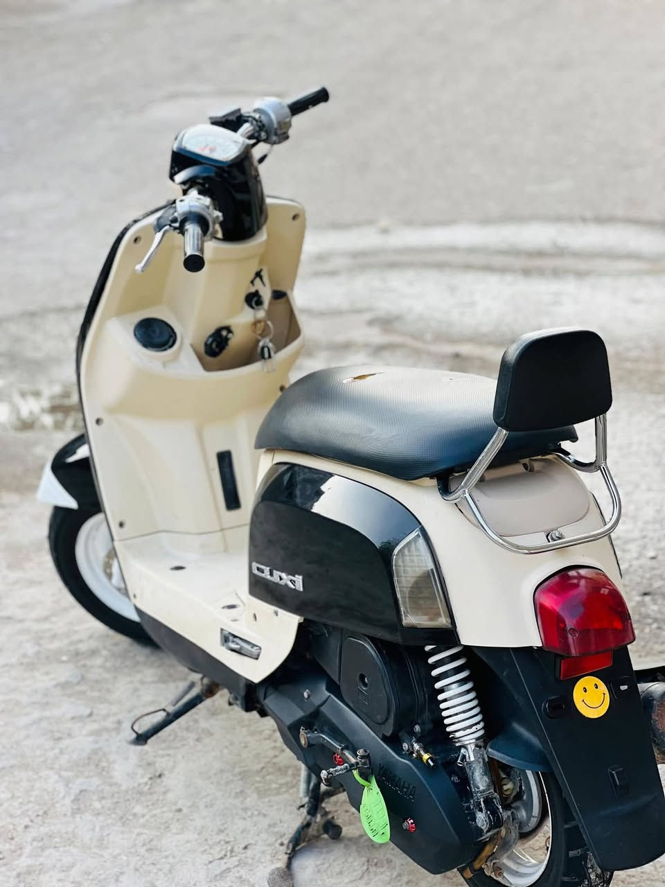 دراجه بوليسي نضيفه ما مفتوحه تجي تفحص شقاله من الطول لطول مكان القرنه الشرش رقم ***********
