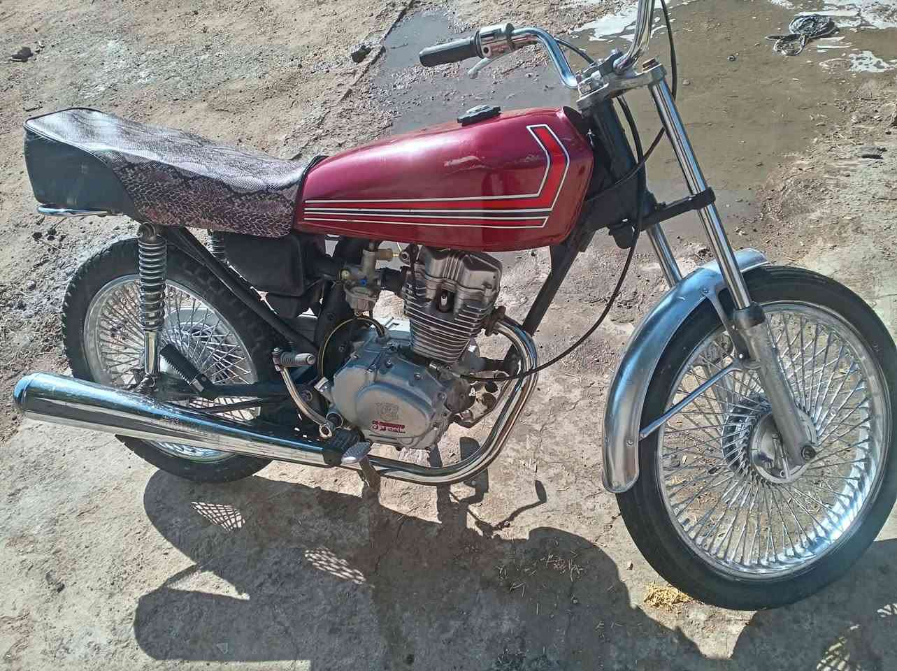 السلام عليكم اربعه قير للبيع مكاني نجف كوفه سعر 250 بها مجال كلك مقفوله عن السرقهه***********
