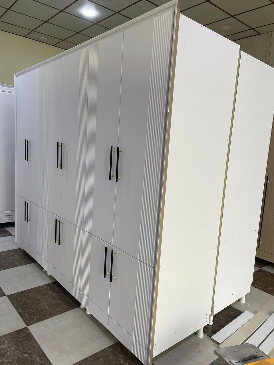 نرخ تةنهاا(٣٨٥ هةزار قفل )

معرز بالام بريس قياس ٢ مترو٨٠
قولي ناو تاك ٧٠
بةرزيي ٢ مترو ٣٥

عةدةتيكي كةم بةردةسة

ناونيشان كةلار مةزادة كونةكة پشت قوتابخانةي لةيلا قاسم 
دارتاشخانة ريبين

***********
