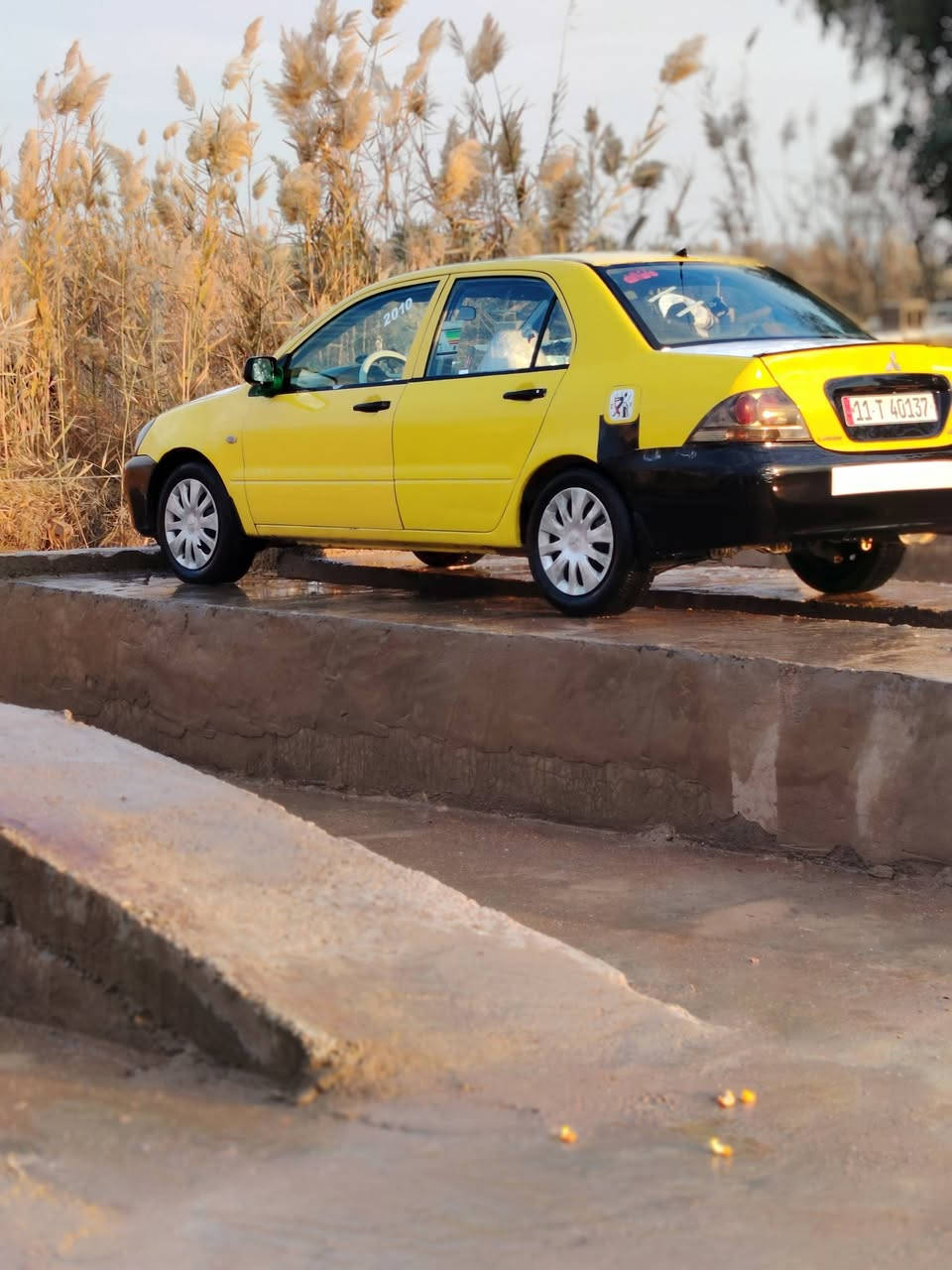 يا الله سلام عليكم لنسر موديل 2010 رقم بغداد انكليزي سياره بسمي مكفوله من ظربه بيها تعمير هلالات تخم تاير سعر ٦٥ بيها مجال مرواس بلنتره او سبكتره ***********
