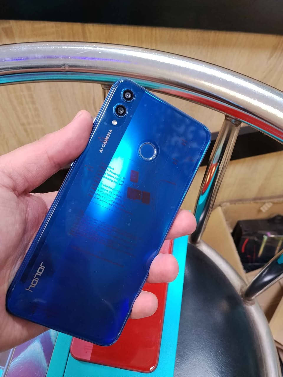 هونر 8x
المميزات الرئيسية:
شاشة كبيرة عالية الدقة: شاشة LCD مقاس 6.5 بوصة بدقة FHD+ (1080x2340 بكسل) 
كاميرا خلفية مزدوجة: كاميرا رئيسية بدقة 20 ميجابكسل وفتحة f/1.8، 
يأتي ذاكره 128 كيكا رام 6 كيكا وبطاريه قويه
السعر 70 الف
يوجد توصيل كافه محافظات 
‏‪بغداد زيونه ربيعي مقابل مول دريم ستي 
اذا اتاخرت بالرد يرجى مراسله ع واتساب  أو اتصال 
***********
*********** بغداد, العراق
