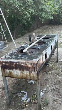 اغراض كافتريه للبيع   1-شاشه عدد 2 وحده بيه 12بورد وثانيه 30بورد وعندي...