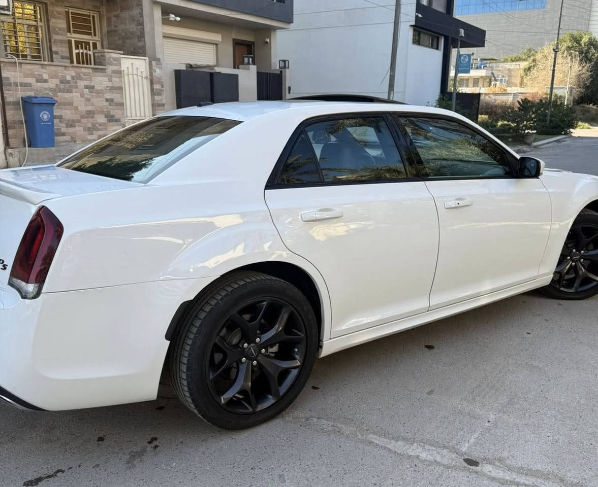 ⚠️للبيع فقط 
اوباما خليجي وكالة هارلم 2022 
ماشية 38 mi ميل رقم اربيل بسمي 
موصفات فول الفول اعلى شي ام رادار 
⚠️بيه ربع دعاميه اماميه وخلفيه صبغ فقط ربع 
اثر كرده فقط الباقي مكفول من كلشي ⚠️
السعر 35,500$ (355) ورقه 
مكانه بغداد زيونة 
***********
***********
