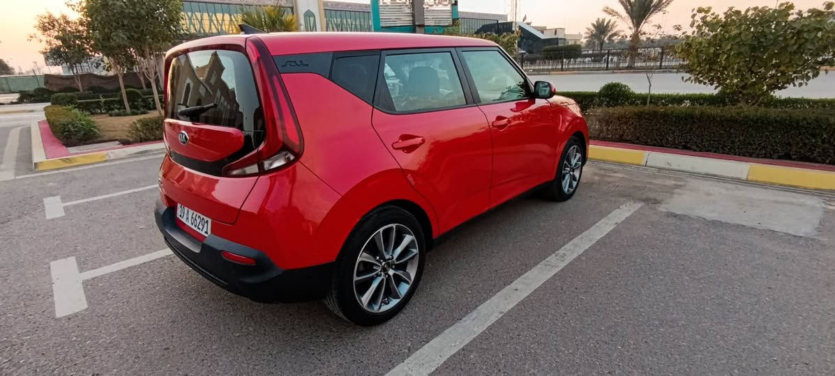 السلام عليكم
كيا صول 2021 محرك دوش 2000 
بأسمي رقم كربلاء الدولي و سنوية لسنة 2028. 
السيارة حادثها جاملغ ايسر مبدل و حافة البنيد مصبوغ فقط و باقي السيارة كفالة ليبل واحد.
رقم الشاصي KNDJ23AUXM7766543
ماشية 28 الف ميل. 
ويل كب سبورت حجم 18 
مري شفط
تحكم ستيرن جهتين 
شاشة اعطال
ابل بلاي و كار بلاي
داش كام فليبس للمراقبة تفتح مع السويج 
السعر 152$ و بيها مجال بسيط.
العنوان كربلاء قرب سيطرة الابراهيمية. 
رقم الواتساب ***********
