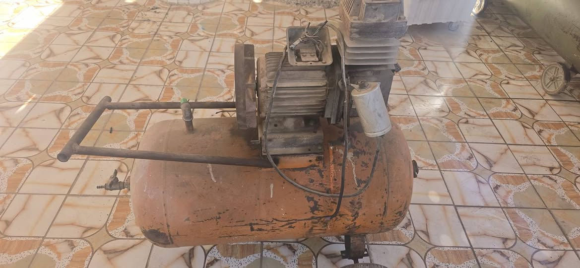 كنبريسر للبيع حجم ١٠٠ صناعه إيطالي السعر ١٥٠ الشراي يجي خاص او ينتصل عله الرقم ***********العنوان حله حلة, بابل
