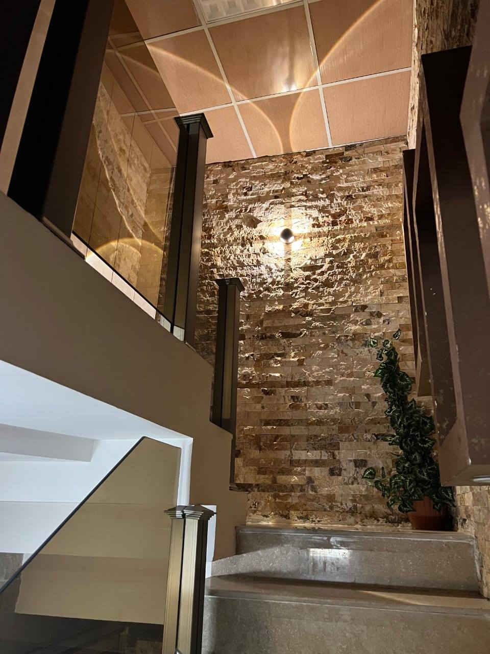 بيت للبيع في بغداد الكرخ المواصلات الثانية ٧٢ متر بيت درجة اولى بناء حديث 2021 ميحتاج احجي واشرح الصور امامكم بي راقي جدا  طرمة ومدخل وصاله ومطبخ وحمام جوه ..الطابق الثاني غرفتين نوم وحمام ..الطابق الثالث مخزن وغرفه نوم وسطح
للبيع مباشر بدون دلال مع صاحب البيت
‎0790 188 7917
***********
