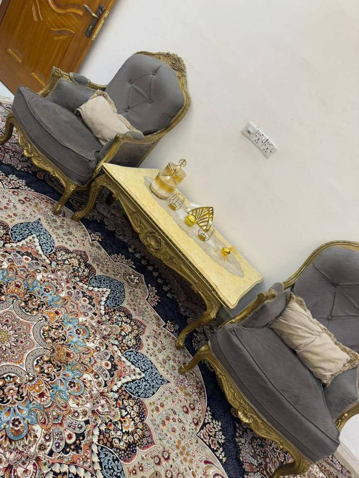 السلام عليكم اثاث بيت للبيع للاستفسار ***********
