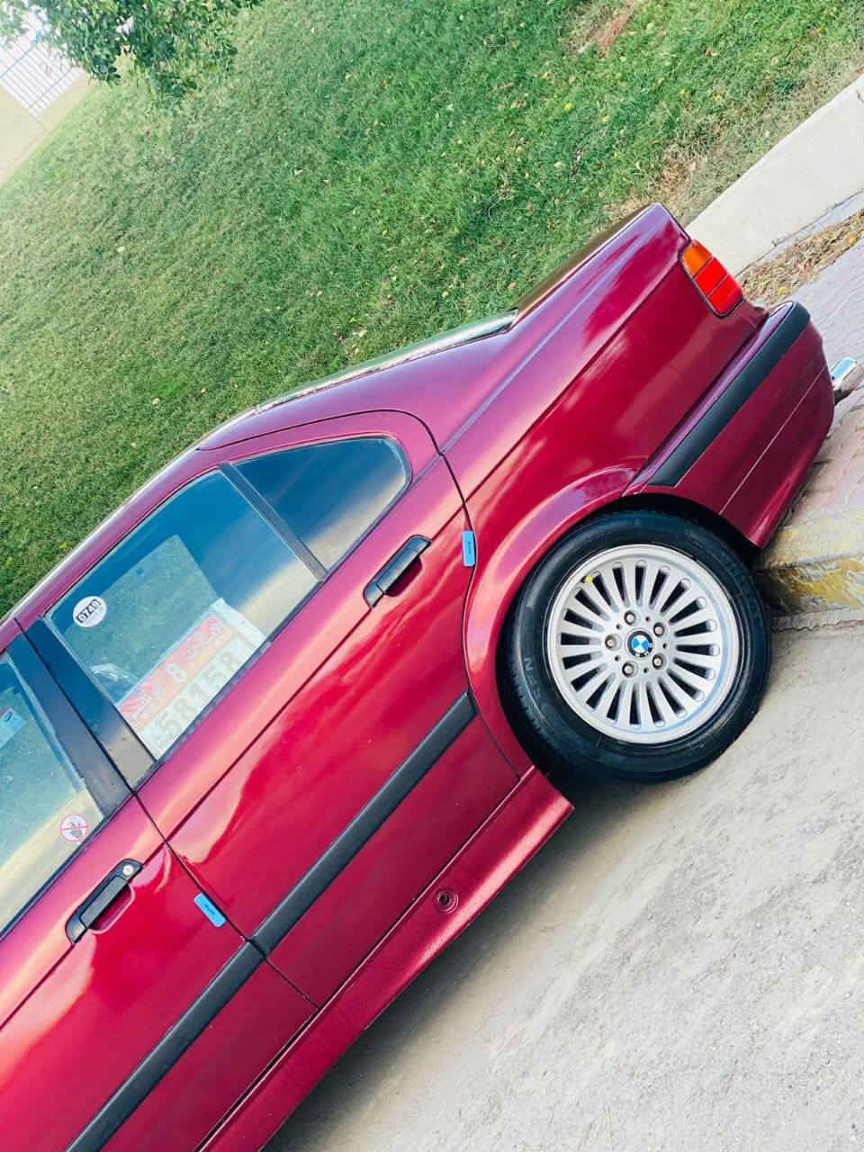 بی ئێم  320 سەقەر 
ماشاءالله له جوانى و قوه تى 
 مەکینه520i سەقەر 
ماشاءالله له قوه تي و هه ستاني 
ئارمي پلاستيك 
گه رمي كاره باي كامل جايز 
ره نگ /مارؤني 
تاقانه يه ماشآءالله
پشت و پيش و شاني كه پسه
هيج هيچ ده عمي نيه 
گیر عادي 
گێڕو مەکینە لؤك لؤك
ناو/ ره ش +جلد 
چوار تایەو ویلی سه قه ر بيلاد
ئاوێنە كاره با  
، بلاجکتۆر زینۆن ئەڵقە زینۆن
سالانساي سپؤرت 
سەیارەکە زۆر نازداره
ئارم /ئه وه ليات /موس /براوه /بةشةرته..
تكايه ته نها فرؤشتنه 
ده عامي بؤ ده عامي ليدراوي نيه
ژمارە ***********
شووێن هەڵەبجەی تازە دار بنديهكان, السليمانية
