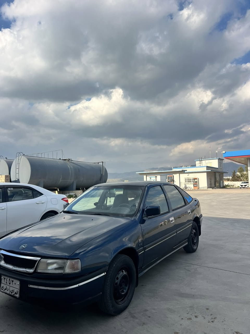 فيكترا
موديل 1992 توماتيك گير محرك جديد جديد
بو جانييي بس به خ كري بي ضربه ب شرط 
2 ورقه خرامهً سه رن تحويل وكاله ب شرط
سعر 35 مجال ***********
سياره يال دهوك
