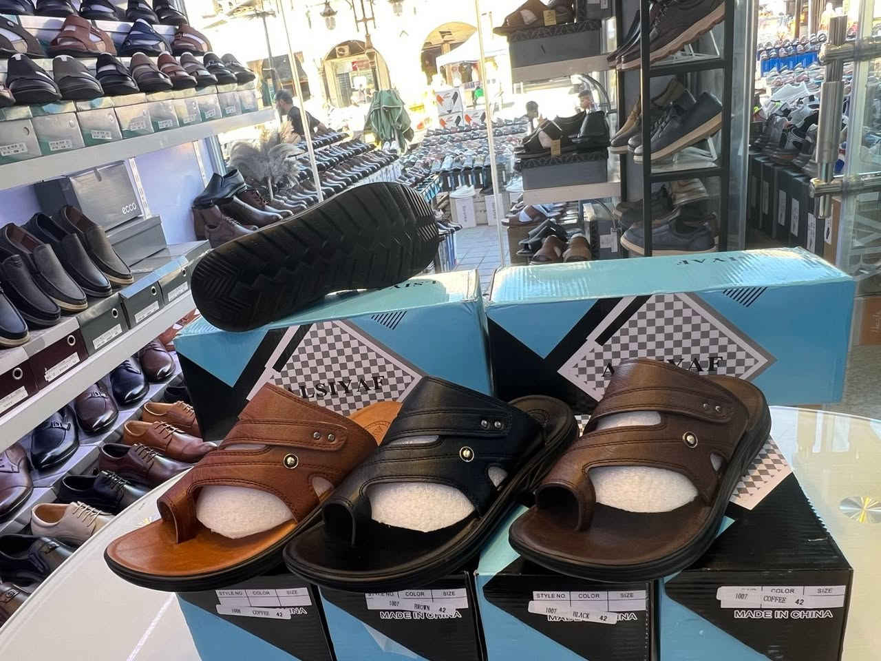 السلام عليكم شحاطه رجالي قياسات من 40 إلى 45 عدد كارتون 8 قطع سعر كارتون 65 الف تطلع عليك قطعه 8 الف دينار الاستفسار على الخاص او وتساب ***********
