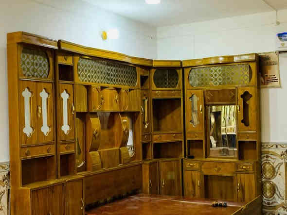 سلام عليكم قرفه نوم هودج استخدم قليل خشب صاج حطاطه ثقيل عنوان الرمانه البعبيد سعرها 850 وبي مجال ***********
