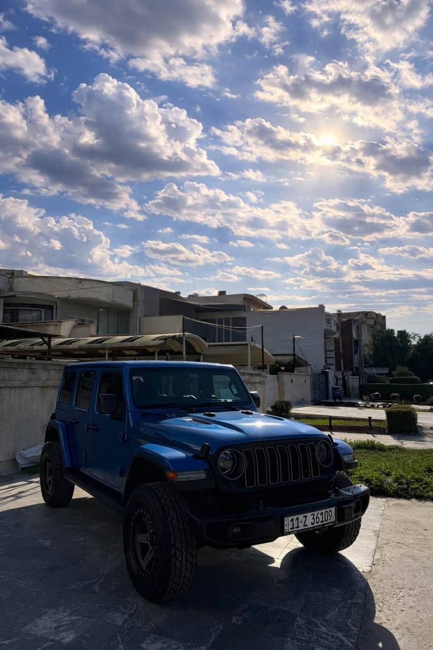 السلام عليكم جيب رانكلر  روبيكون2022
حادث السياره جاملغ وبنيد بدون دواخل السياره فول مواصفات داخل جلد تطريز السياره مغلفه ppfمات وعليه  ترفيعه Teraflx جديده 2.5سعرها 1100دولار ويل KMC سعره 1400دولار مكينه 2000تيربو كفاله كير ومكينه بدون اي نقص ماشيه 52الف مايل مكاني بغداد السيديه السعر 238وبيها مجال بسيط  
*********** بغداد, العراق
