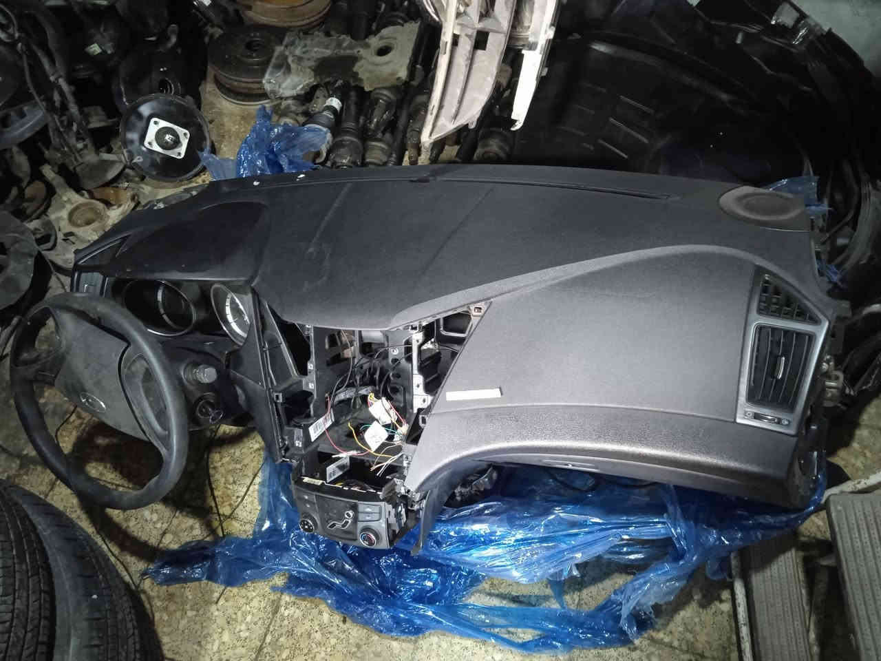 سلام عليكم غراض سوناتا دشبول مضلع
وجاملغات يمنه مضلع وقديم
ووياله امريكي قياس ١٨
مكاني حله حي الصناعي
رقمي ***********
