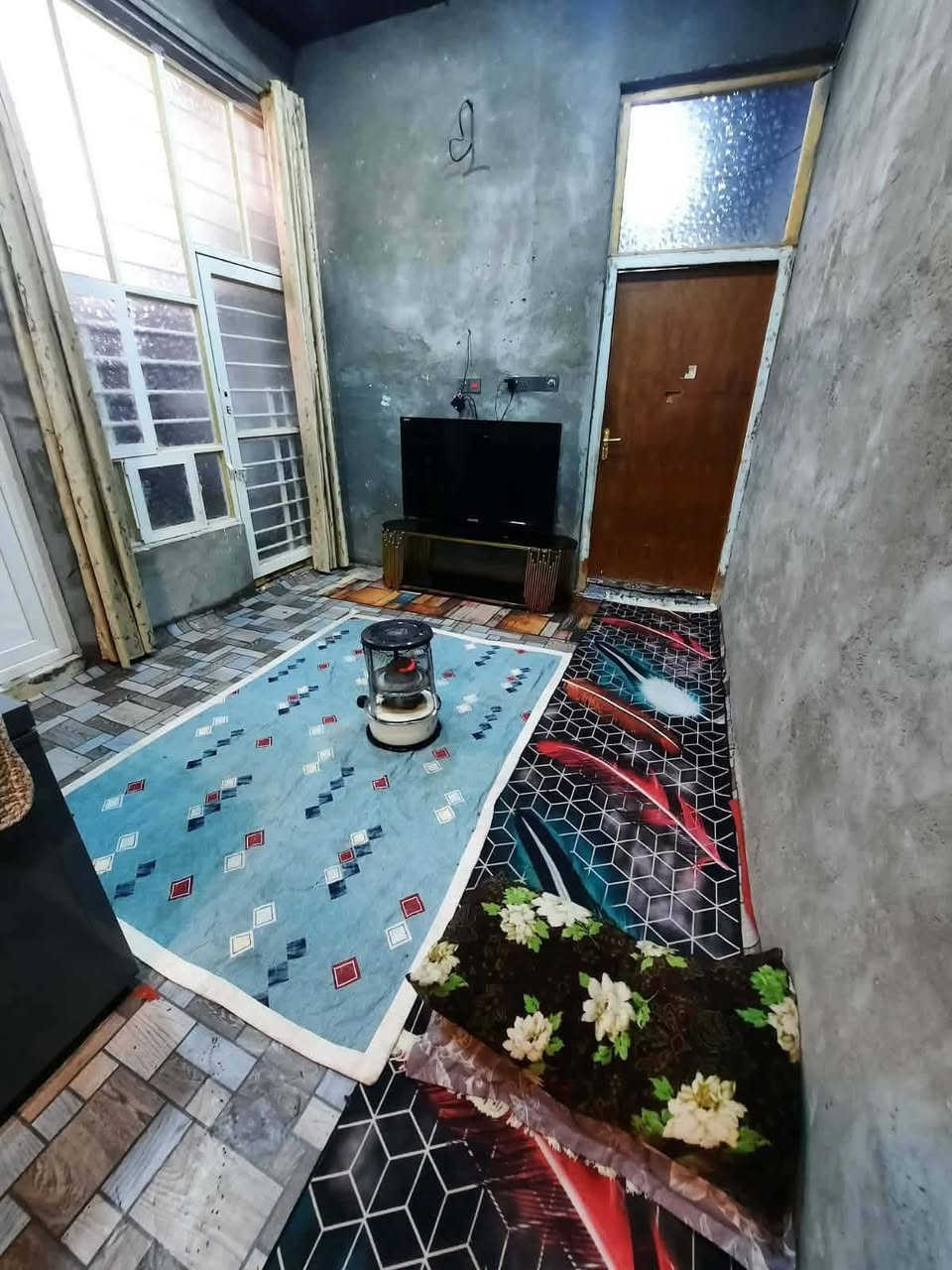 مشتمل بناء حديث بحي الحكيم نزله ضافر زرزور قرب المدرسه
عوزه بياض بناء بلوك لاساس رفته 
غرفه وهول ومطبخ وستقبال وطرمه وبيتوته وستاره 
مشتمل مرتب مسجل بلديه مرقم 
الستفسار ***********
