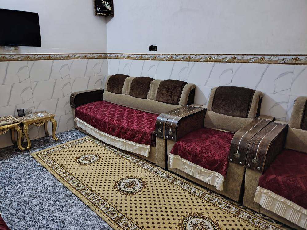 السلام عليكم 
طخم عشر مقاعد 
بحاله جيده
سعر 200 وبي مجال 
مكاني حي الغدير 
للأستفسار الاتصال على الرقم ***********
او واتساب مفتوح عمارة, ميسان

