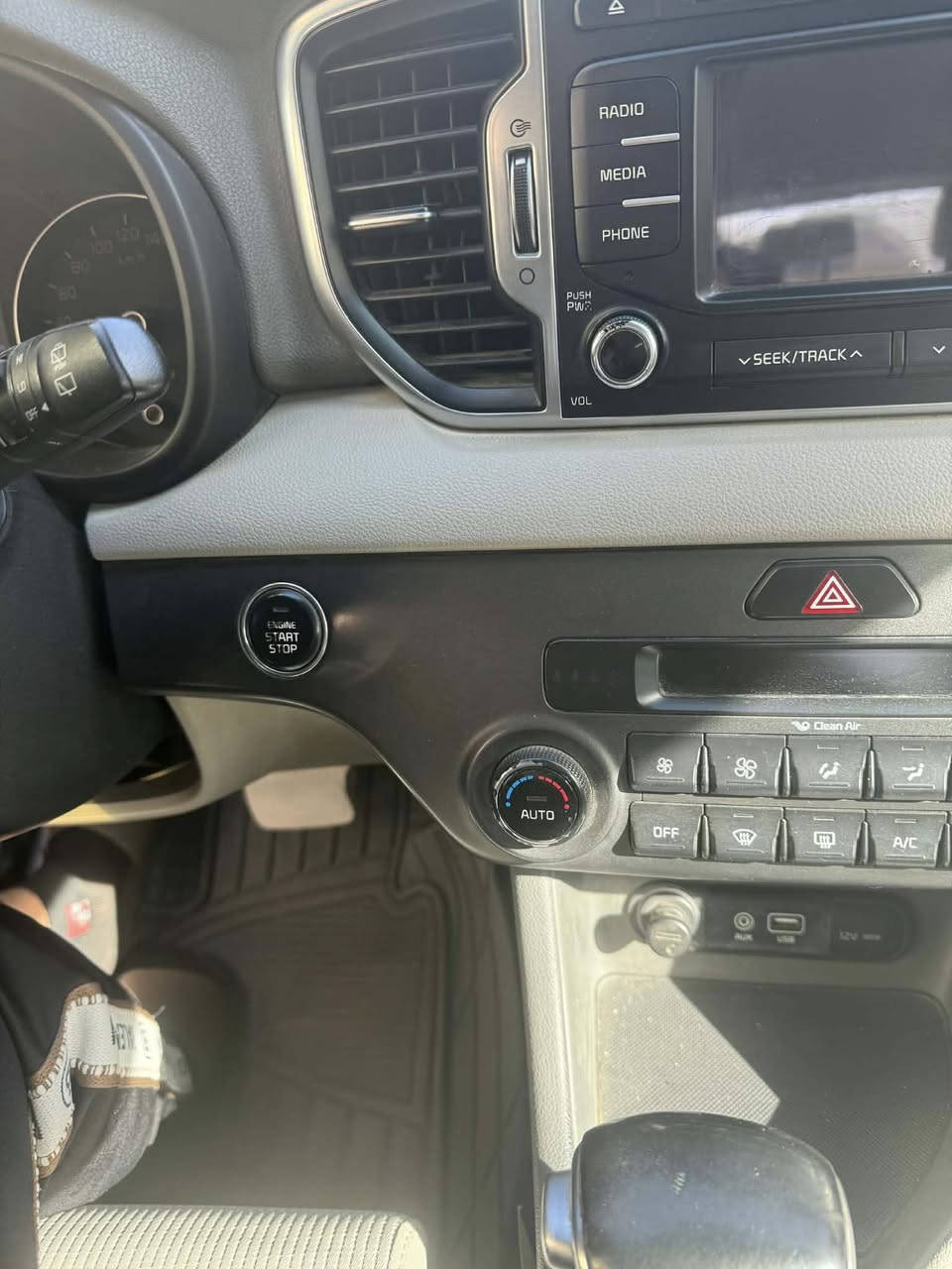 السلام عليكم
للبيع كيا سبورتج موديل 17 خليجي رقم شمالي ماشيه 130 سياره مكفوله سونار موجود فول بدون فتحه بصمه كشن جلد داخل بيجي تحويل ثاني يوم السعر 175 مجال بسيط مكاني بغداد اللطيفيه***********
