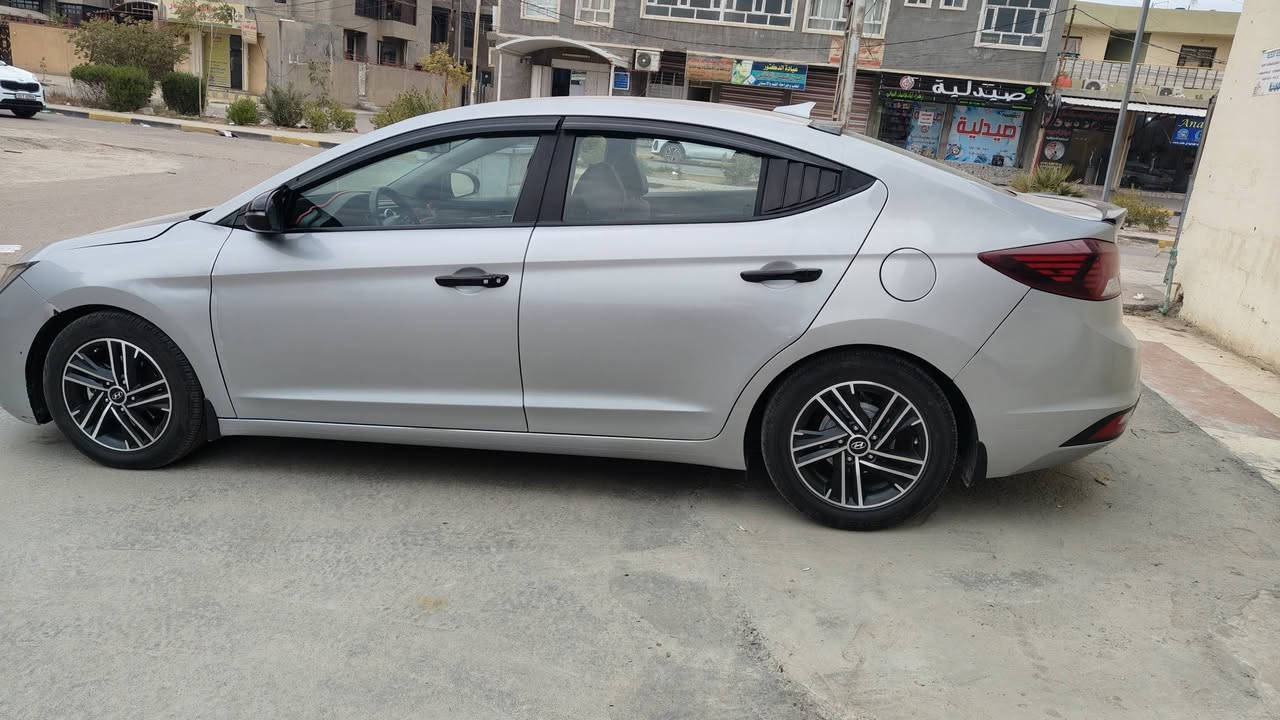 سلام عليكم
للبيع النترا 2020 

محرك 2000 

ماشية 90 كيلومتر مو ميل 

صور الحادث بالمنشور وبيها الجاملغ الخلفي صبغ جوة قبق البانزين فقط وصورة قبل الصبغ موجودة 
سياره كامله من كلشي ما بيه نقص برغي 

عارضها ب 138 بيها مجال بسيط 

بغداد اللطيفية 

***********

***********
