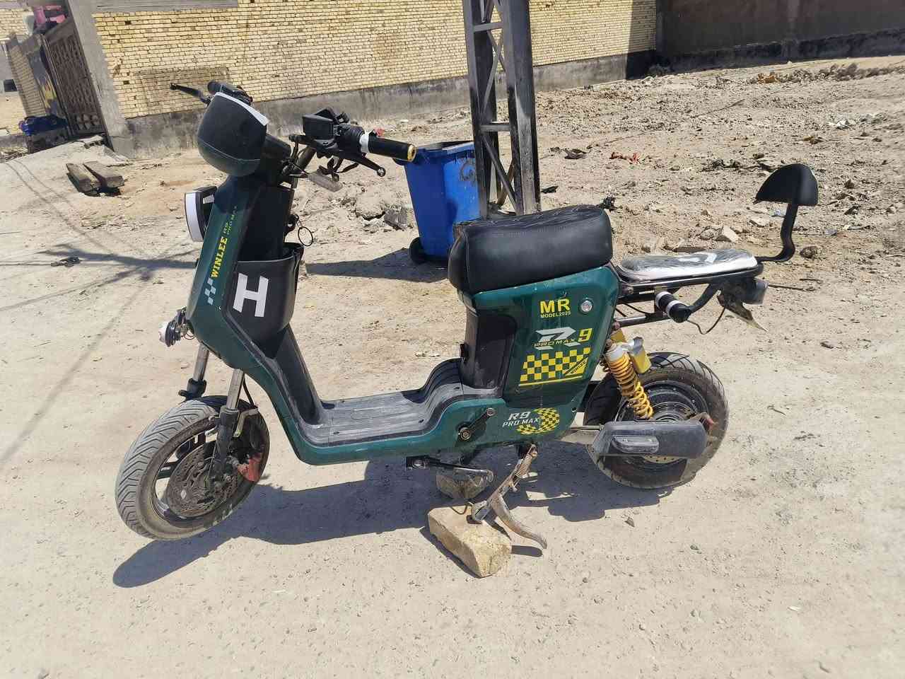 السلام عليكم دراجه شحن R9 مديل 2026 دراجه حلوه نضيفه كهربائيات كلهن شغالات ملف مالها بعده جديد  الدراجه مثل ما موضحه بالصور السعر 250 وبيها مجال او مراوس ب ايراني مكاني بصره الفنجانيه هذا رقمي موجود واتساب ***********
