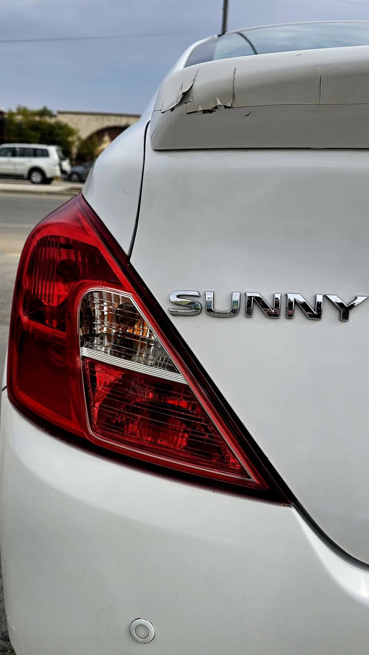 السلام عليكم
نيسان صني هندي موديل 2018
رقم اربيل شركة فيصل عزيز
ماشيه 190 الف كيلو 
مواصفاتها معروفة لكن اكثر ما يميزها صرفها القليل و الممتاز للبانزين وتبريدها الثلج 
بيها بوارد والباب بيه ضربة ما معدلة 
وضربة معدلة بارد بالجنطة
السيارة ع ايدي مداريها دهن زين وبانزين محسن  
السعر 100 وبيه مجال
مكاني النجف
تفاصيل اكثر واتس (***********)
