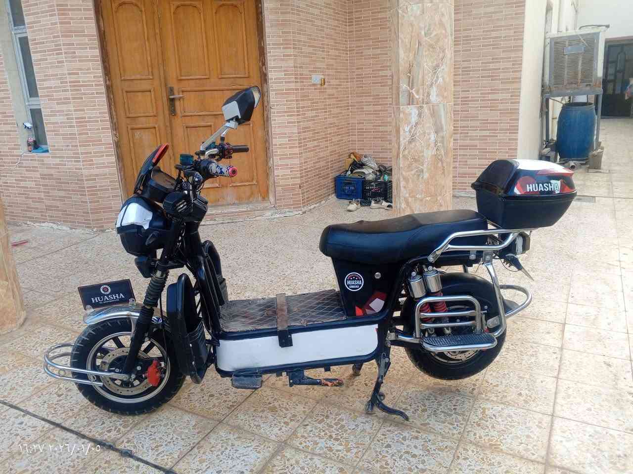 السلام عليكم ماطور هيوشه 24 نضيف كما واضح بصوره 
باتريات عل فحص بس بيها واحد تعبان كشر كفاله مثبت سرعه كير 4سرع الملف كفاله السعر 450 وبي مجال 
***********
