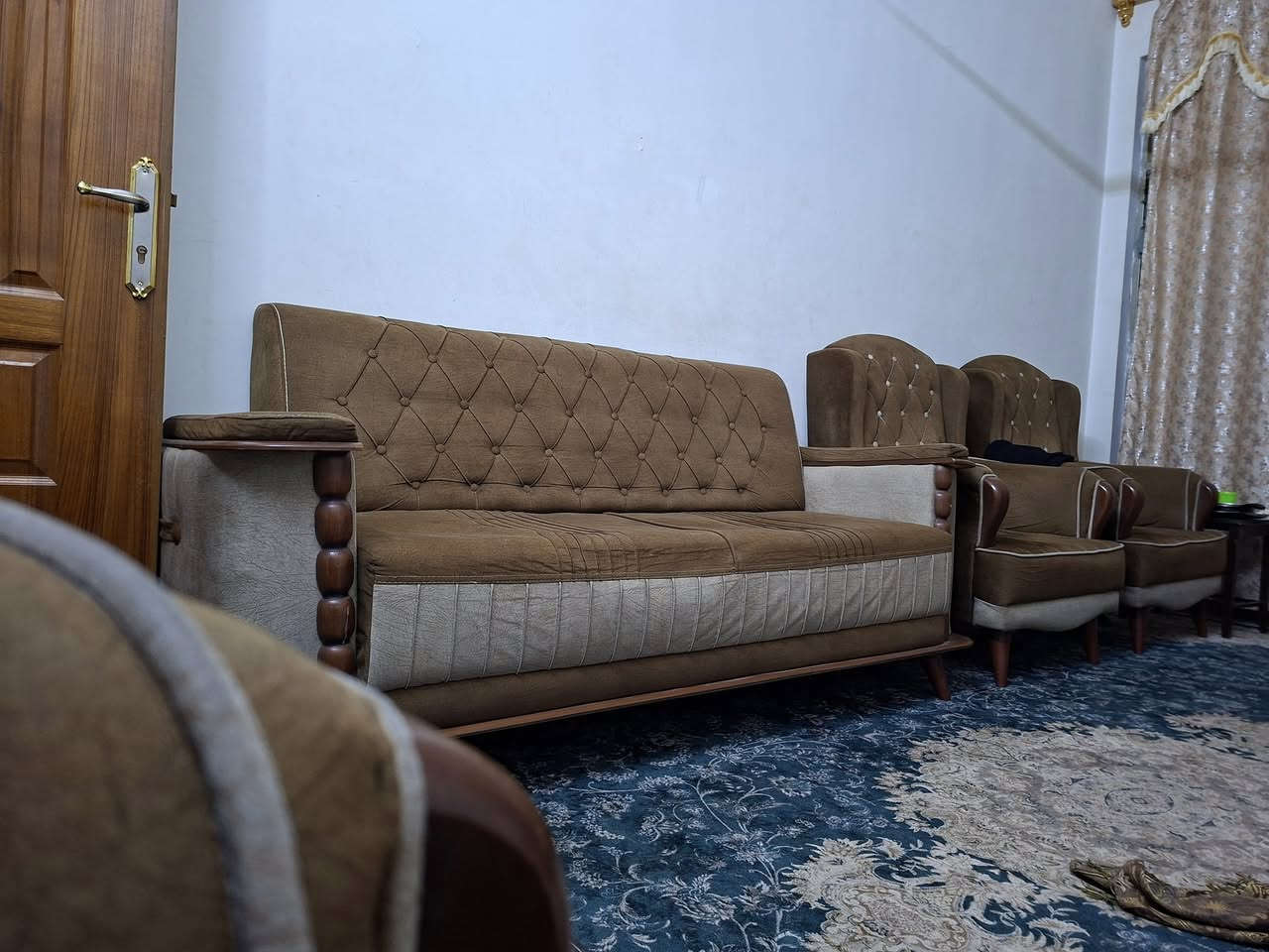 تخم 7 مقاعد
شغل درجة اولى ثقيل جديد جدا
السعر 450  الف
بغداد / حي أور 
***********
