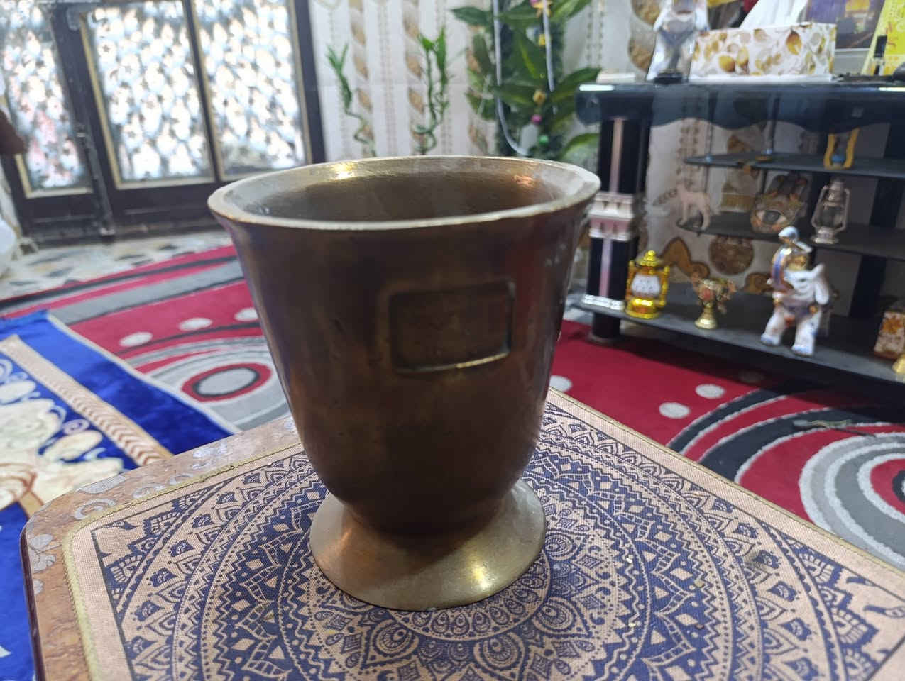 هاون للبيع سعره 100 ارتفاع الهاون17سم...وارتفاع اليده26 مكاني الكريعات الي يرده يراسلني واتس اب *********** او اتصال
