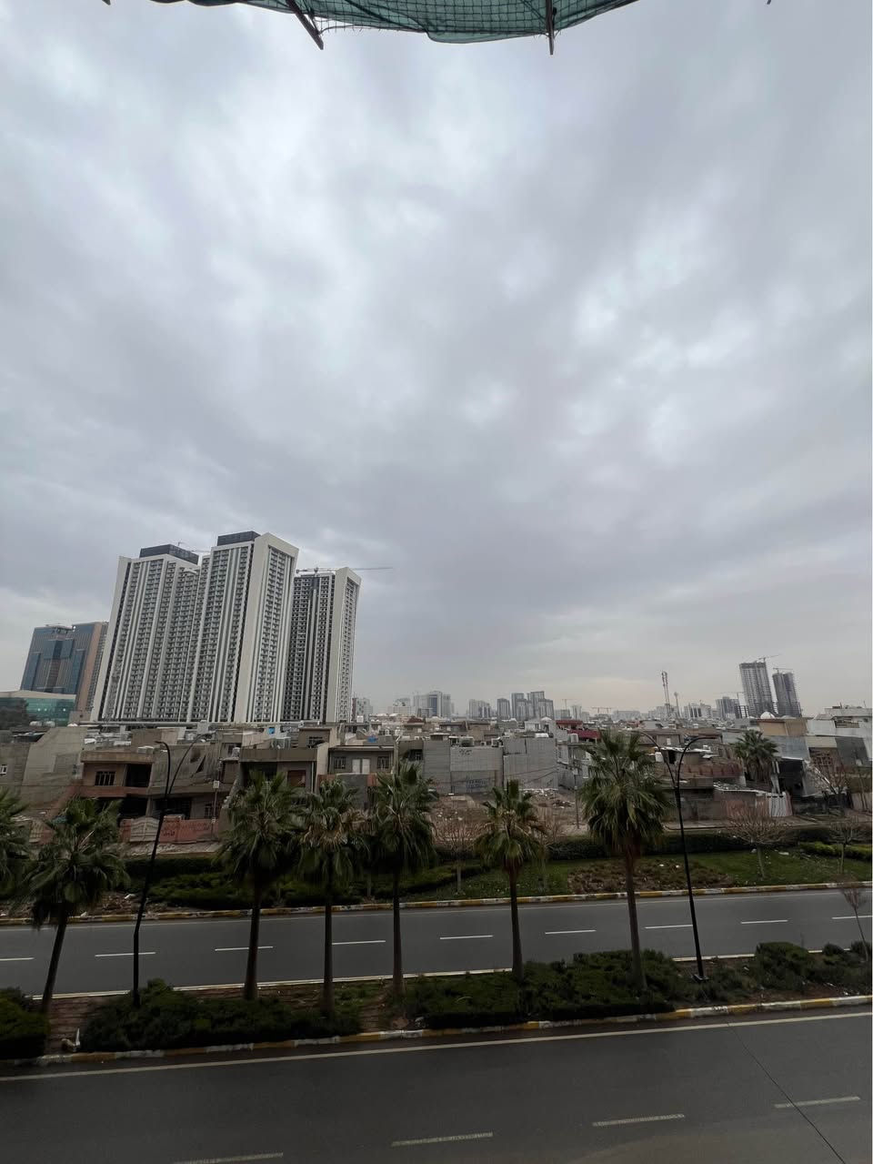 کردی و عربی

ئایا بەدوای ماڵێکدا دەگەڕێیت کە تێکەڵەیەک بێت لە 
ئاسودەیی، دیزاینی مۆدێرن و نرخێکی گونجاو؟ سیراج تاوەر خەونەکەت بۆ دەکاتە ڕاستی.
🏠🏠🏠🏠

💎 تایبەتمەندییە نایابەکان:
• ڕووبەری شوقە: 201 مەتر (فراوان و مۆدێرن).
• بەرزی سەقف: 3 مەتر (هەستکردن بە گەورەیی و ئارامی).
• ڕووبەری سەوزایی: 45٪ی پڕۆژەکە باخچە و پارکە.
• پارکینگ: 4 نهۆمی تەواو بۆ گەراجی ئۆتۆمبێل.
💰 پلانی شایستەی پارەدان (بە قیستی درێژخایەن):
ئێمە بۆمان ئاسان کردوویت! پارەدان بە چەند قۆناغێکی گونجاوە:
1️⃣ پێشەکی: 35,000$
2️⃣ کاتی تەواوبوونی هەیکەل: 27,000$
3️⃣ کاتی وەرگرتنی کلیل: 35,000
4️⃣ بڕی ماوە: دەبێتە قیستی مانگانە، تەنها 950$ مانگانە.
✨✨✨

سیراج تاوەر؛ هەڵبژاردەی ئەوانەی بەدوای جیاوازیدا دەگەڕێن! 🏠✨
***********
🏠🏠
✨ تدور على بيت يجمع بين الراحة، التصميم المودرن والسعر المناسب؟ ✨
سيراج تاور (Siraj Tower) يحقق لك الحلم بأربيل! 🏠🏠🏠🏠
💎 ليش تختار سيراج تاور؟
• مساحة الشقة: ٢٠١ متر (واسعة وشرحة).
• ارتفاع السقف: ٣ أمتار (تحس بالفخامة والراحة داخل بيتك).
• المساحات الخضراء: ٤٥٪ من المشروع عبارة عن حدائق وبارك.
• السيارات: ٤ طوابق كاملة مخصصة كراج لسياراتكم، يعني ماكو دوخة باركنك.
💰 طريقة الدفع (أقساط مريحة وسهلة):
سهلناها عليكم! تكدر تصير صاحب شقة بهذي الدفعات:
1️⃣ المقدمة: 35,000$
2️⃣ عند اكتمال الهيكل: 27,000$
3️⃣ عند استلام المفتاح: 35,000$
4️⃣ الباقي: أقساط شهرية، فقط 950$ بالشهر.
📍 الموقع: أربيل - أحسن وأرقى لوكيشن للسكن والاستثمار.
سيراج تاور؛ الاختيار الأفضل للي يدور على التميز! 🏠✨
📞 للاستفسار وتفاصيل أكثر اتصلوا بينا:
[*********** ] أربيل, العراق
