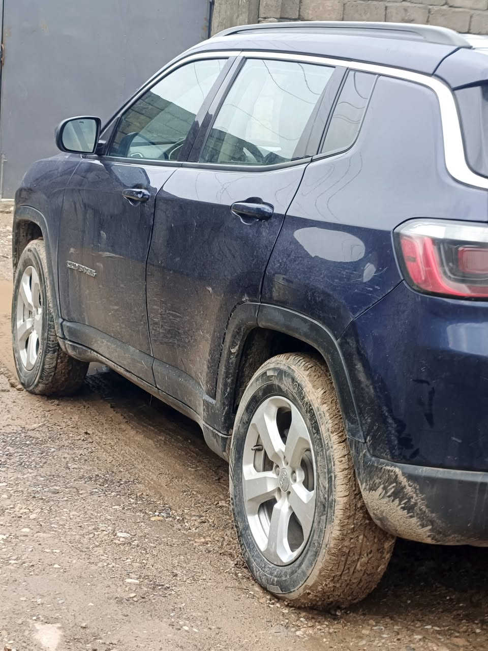 سلام عليكم جيب كومباس موديل 2018 السياره فول موصفات عده الفتحه السقف 
الموصفات هندبريك كهربائي 
اربع انضمت قيده
مانع انزلاق
تشغيل عن بعد بصمه
اشرت ترحيب
السياره مليانه موصفات
 مرواوس  ب اوبتما 12 او فوك  
اتصل عل رقم / *********** /***********/
