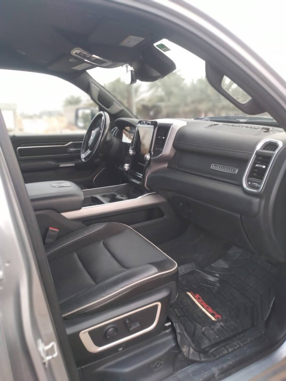 رام لارامي 23ماشيه6000 بدون لوحات فول عدا الفتحه بيهه صبغ البنيد وشبر بلجاملق سعر260$***********
