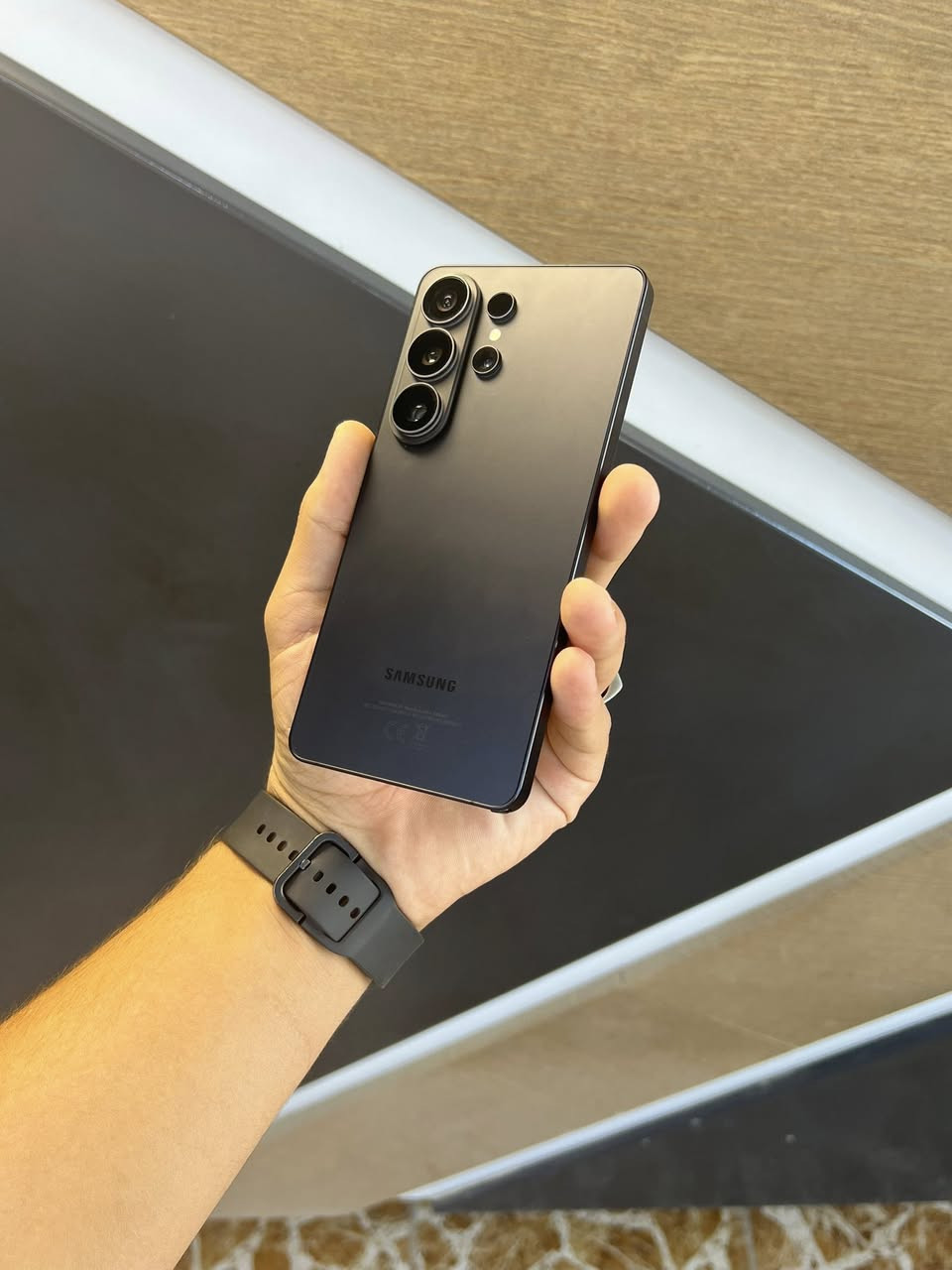 Samsung S26 Ultra
256

السعر 1360 
الجهاز فول نضافه ابو الضمان بدون ملحقات زورونا سامراء حي الضباط الاولى مقابل سوق الضباط الكبير مركز زيد الاتصالات مــــتوفـــــر تـــــوصيـل
***********
