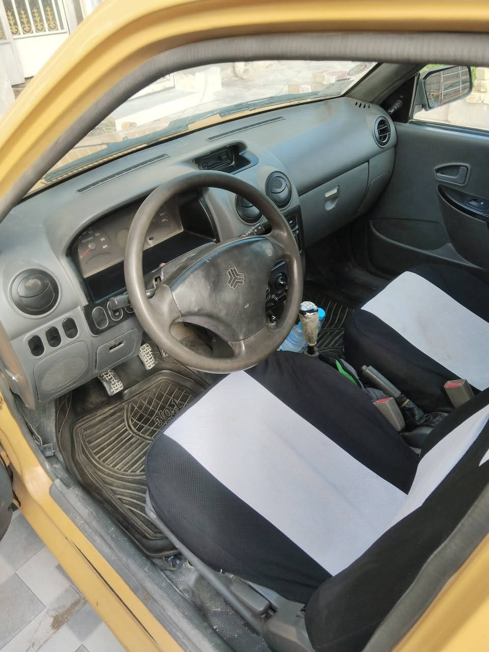 سلام عليكم.  سايبه م 17 كفاله من الضربه والصبغ والمعجون مكينه گير مكفولات گهربائيات كلها شغاله حداديه جديده قبل يومين مكان مصفره هيئه وغرامه مكان السياره ديوانيه الإتصال ***********.   السعر ٤٢.
