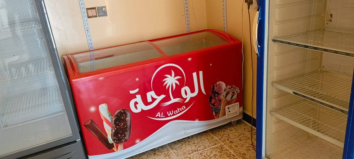 سلام عليكم غراض اسواق للبيع برادات عدد٢ مجمدة رفوف ١١ متر جديد  ***********
