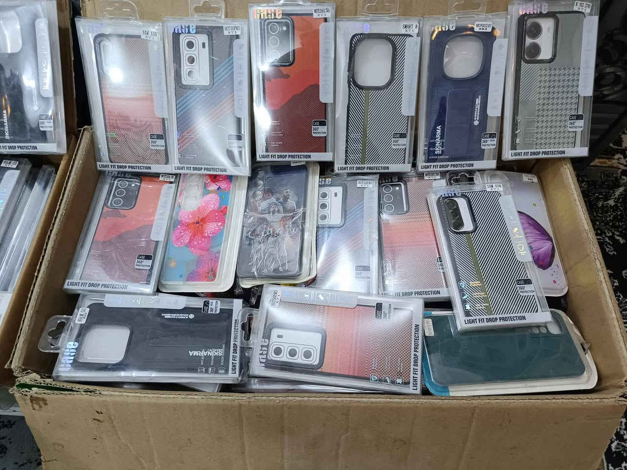 للبيع كفرات موبايلات جميع انواع الاجهزه جديد واصلي مال تصفيه محل ابيع جمله سعر الكفر 1000دينار مكاني فلوجه الشراي يتصل على الرقم ***********
