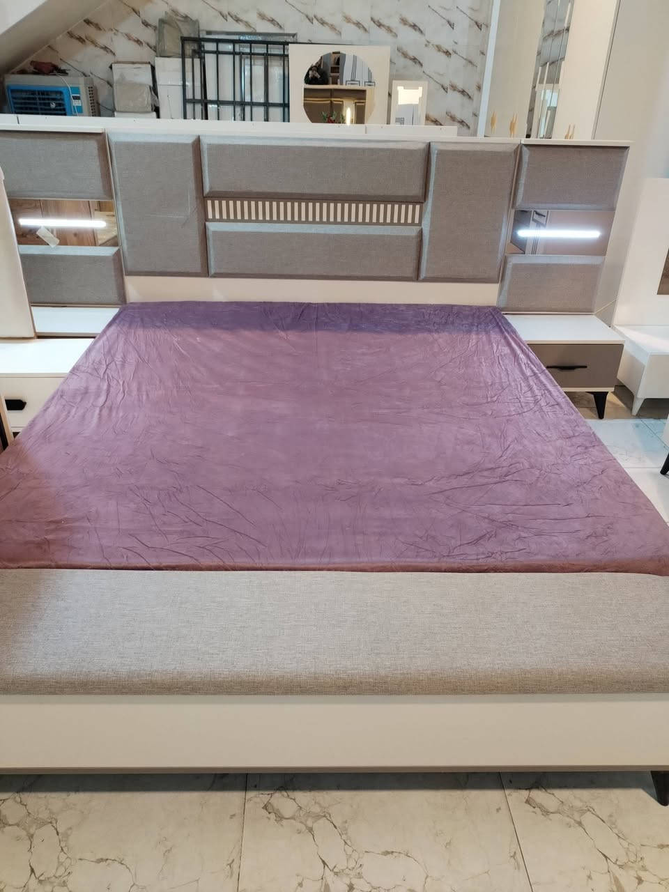 معرض الاخوين لبييع وشراء الاثاث المنزلي جديد ومستعمل وتبديل القديم اب جديد عنوان  المعرض سايدي اسرى ومفقودين مقابل اسواق جبار للستفسار ***********
