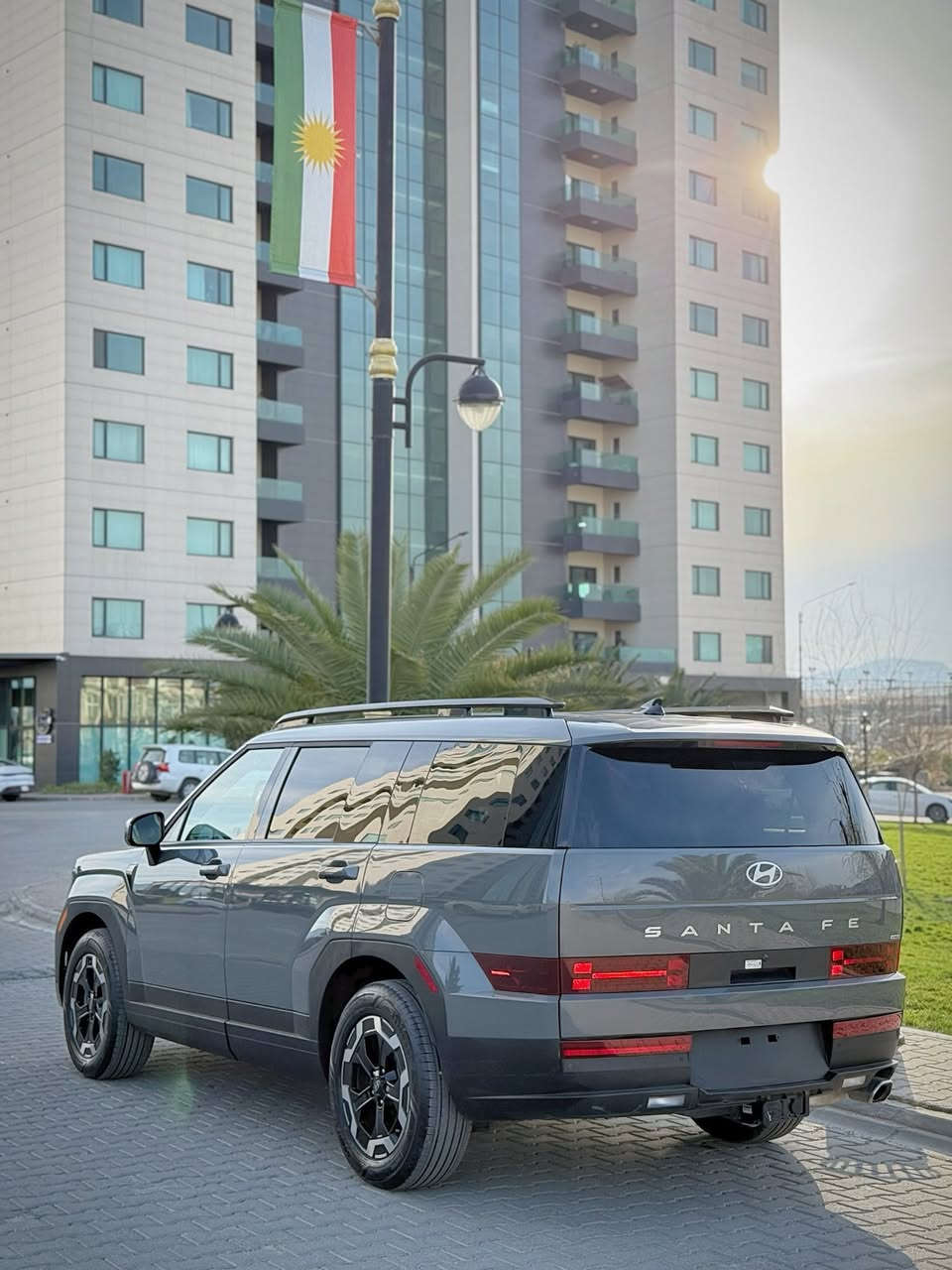 سلام عليكم 
HYUNDAI SANTAFE SEL 

هونداي سنتافي 2025 شكل جديد 
موديل 2025
لون مميز سمنتي
ماشيه 6 الف فقط 
ضرر جملغ امامي يمين مبدل بيلادي نفس لون
جملغ خلفي صبغ فقط بدون دواخل
ايرباك ستيرن و برده فقط راجع سيستم بيلادي

مواصفات SEL
محرك 4 سلندر 2.5L تيربو
كاميرا 
حساسات امامي وخلفي 
رادار امامي خلفي جانبي 360
لايتات ليد و زينون
فور ويل 4x4
جنطة شفت كهربائي
شاحن هاتف
بصمه 
ابواب بصمه
تشغيل عن بعد 
شحن واير ليس
شاشه الكترون
بريك بصمه
كشنات 3 معقد 
‎7 راكب
كشن جلد 
كشن كهربائي 
كشن تدفئة تبريد 
كشن هيتر ، ستيرن هيتر 
سقف سياره شاموا
سستم صوت بوس 10 سماعات 
صندق كهرباي ذكي يفتح عند الاقتراب 
تبريد مركزي
تبريد قطعتين 
 سياره رقم كاتي يترقم شمالي فقط سليماني اربيل دهوك
📍مكان سياره سليماني
📞***********
