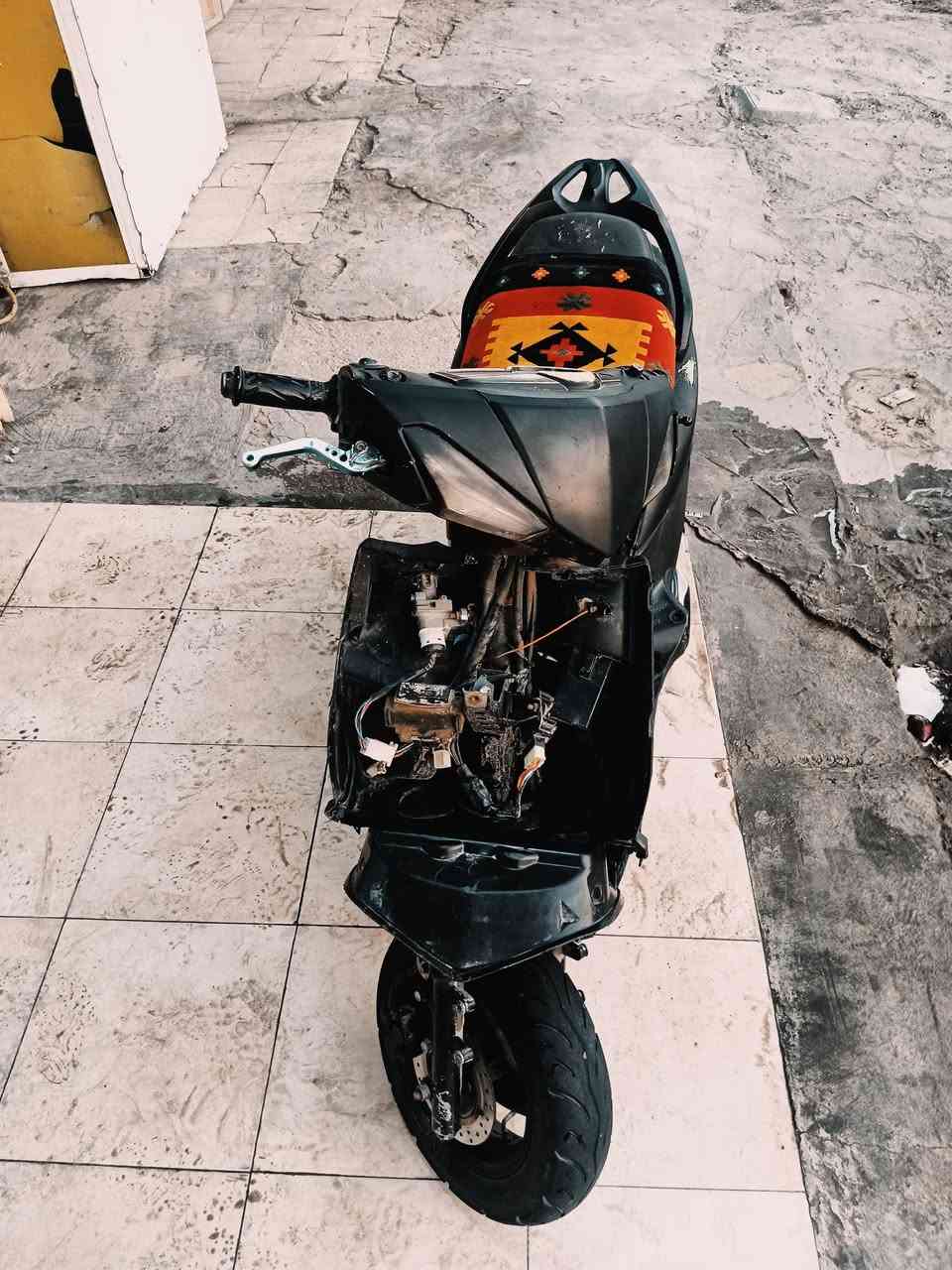 السلام عليكم دراجه للبيع او الماوس حسب القناعه سكنس لد الدراجه نضيفه كلش بس اتخليله كفرات مكينه ما مفتوحه بيه قبق هندر جديد أو ماكنيت جديد أو مكثف جديد للأستفسار أكثر الأتصال على هاذا الرقم***********واتساب موجود
