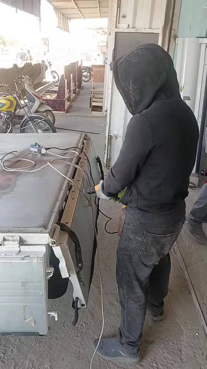 اقرأ المنشور ⬇️⬇️
🌪 وين آخِذك… وين أنهزم بيك… أو بكِلِيبي أخليك؟
مو بعيد… مو صعب… لأن المكان اللي يدور عليه كل محب للترتيب والفخامة صار واضح!
✨ وكالة الجنابي للأدوات الاحتياطية وكماليات السيارات ✨
المكان اللي يجمع الأصلي، والثقيل، والمضمون بسعر يناسب كل واحد يحب سيارته تكون قدّام الكل “غير شكل”.

---

🔥 ليش تختار وكالة الجنابي؟
لأن شغلنا مو مجرد بضاعة… شغلنا ثقة، دقّة، وقطع نتعامل وياها كأنّها لسيارتنا إحنا.
✔ كل قطعة نخلي بيها بصمتنا
✔ كل زبون نعتبره صديق قبل لا يكون مشتري
✔ وكل شغل نحرص يكون درجة أولى… بدون تنازل

يتوفر لدينا دروعه كيا 

🇰🇷 الغلاف الكوري الأصلي – وزن ثقيل

هذا الغلاف مو مجرد منتج…
هذا حماية، متانة، وثبات يخلي سيارتك ترجع “وكالة” حتى لو مشت ألف كيلومتر.

🔥 ميزات الغلاف الكوري الأصلي عندنا:

وزن ثقيل فعلي… مو بس بالحجي

خامة قوية تتحمل حرارة وأمطار وغبار

يركب مضبوط بدون فراغات

يعطي السيارة شكل مرتّب وفخم

يقاوم التمدد والقطع ويعيش سنين

⚠️ ملاحظة مهمة:
أكو بالسوق هواية أنواع خفيفة يبيعوها عالأساس “أصلي”…
بس الأصلي الحقيقي تعرفه من أول لمسة… ومن أول تركيب… وإحنا نوفر الحقيقي وبس.

🇰🇷🇰🇷🇰🇷🇰🇷🇰🇷🇰🇷🇰🇷

---

🚘 المتوفر الآن في وكالة الجنابي:

✨ تغليف بدي كيا 4000

خامة قوية

لمعان مستمر

شكل مرتب جداً

مناسب للسيارات الفخمة أو اللي تحتاج حماية أكثر

✨ تغليف بدي كيا 2700

سعر مناسب

جودة ممتازة

يركب نظيف وثابت

اختيار ذهبي للّي يريد شغل مضبوط بسعر أخف

✨ سليكون خاص للتغليف – شغل درجة أولى

يثبت الغلاف بدون ما يسبب ضرر

يتحمل حرارة الصيف

يحافظ على القطعة ثابتة وما يخليها تتحرك

💎 كل القطع مختومة – مفحوصة – ومضمونة.
🔥 أسعارنا مدروسة حتى الزبون يطلع راضي وراجِع بإرادته… مو صدفة.

---

📍 العنوان: طويريج / مقابل فرع حي الصناعية
📞 الاتصال: ***********

🚗 وكالة الجنابي… لأن سيارتك تستحق الأفضل، وانت تستحق جودة ما تخيب ظنّك.
